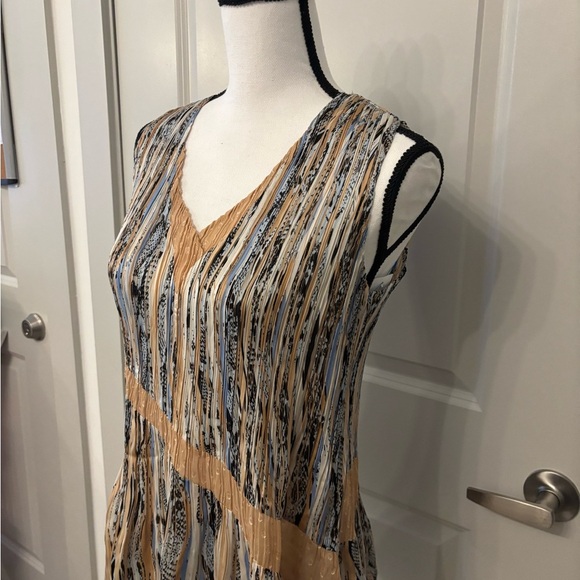 Alberto Makali tan and blue patterned flowy tank top blouse size L - Picture 10 of 16